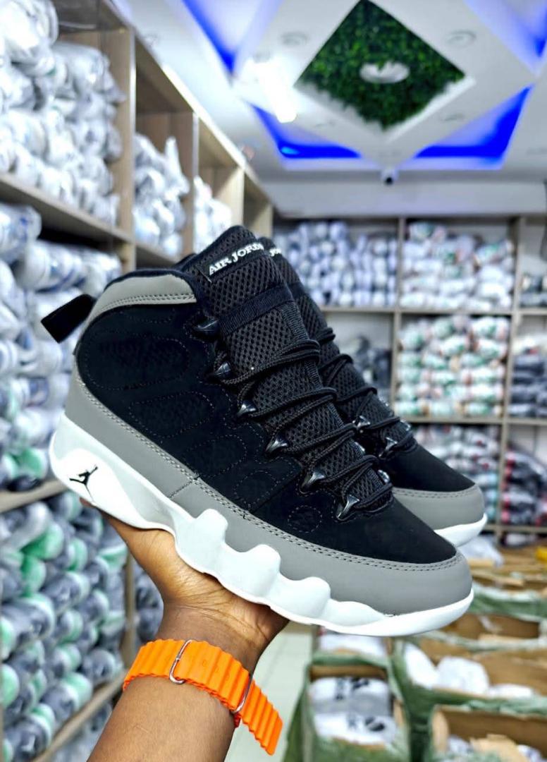 Unisex High-Top Athletic Basketball Sneakers – Black & Grey Lightweight Sports Shoes
,,,Step up your style and performance with these premium high-top athletic sneakers. ..