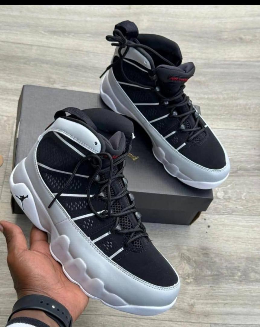 Unisex High-Top Athletic Basketball Sneakers – Black & Grey Lightweight Sports Shoes
,,,Step up your style and performance with these premium high-top athletic sneakers. ..