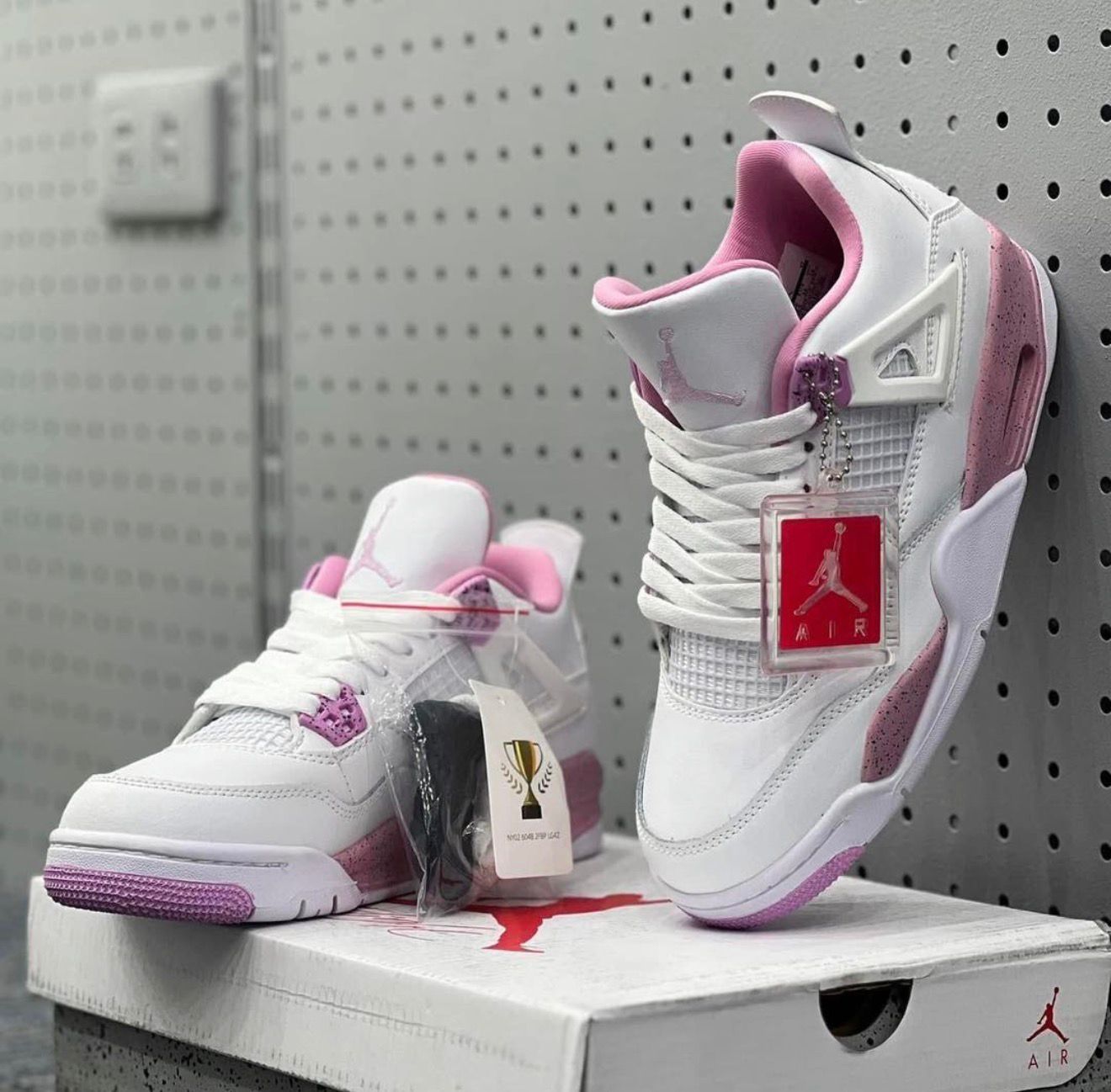 New Arrival Air Jordan 4 Retro ''Pink Oreo'' Sneakers; Best Quality Breathable Women's Shoes/ Men's Shoes J4 White Pink Oreo Fashion Women Sneakers