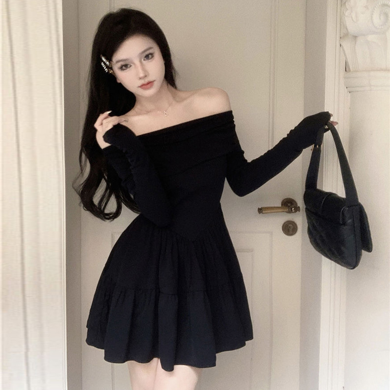 One shoulder dress for women in autumn 2025, new sexy one neck French socialite with a cinched waist and fluffy small black dress black S