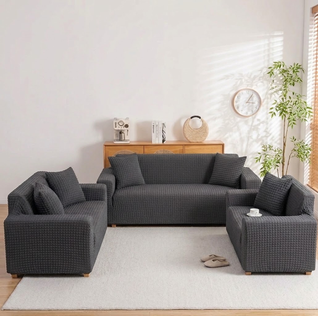 FITTED  BUBBLE SOFA COVERS
✨fitted design
✨ has extra fittings
7 seater(3,2,1,1),  4 pillow cases.designed to fit securely over your sofa, they help protect your furniture while giving your living roo