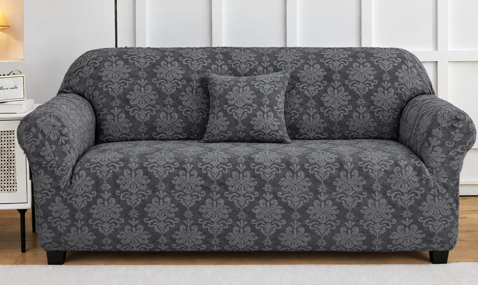 FITTED  JACQUARD SOFA COVERS
✨fitted design
✨ has extra fittings
✨ comes with free pillow cases

3 seater. 1 free  pillow case.
designed for a neat, secure fit, it gives your living room a stylish new