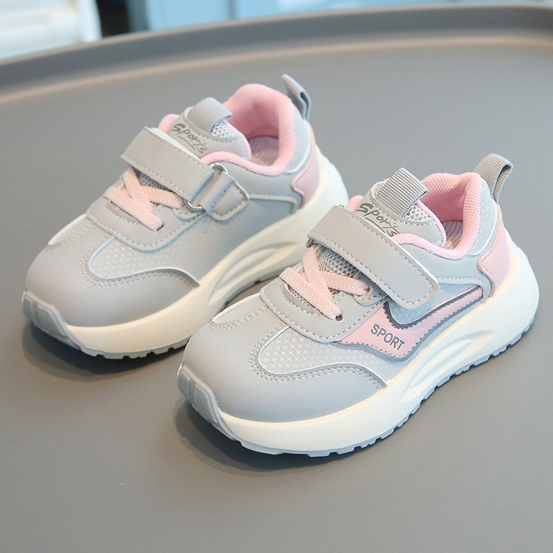 The new children's sports shoes are light and soft-soled. hook and loop boys' and girls' leisure sports shoes Forrest Gump shoes are suitable for daily leisure outdoor sports and running.