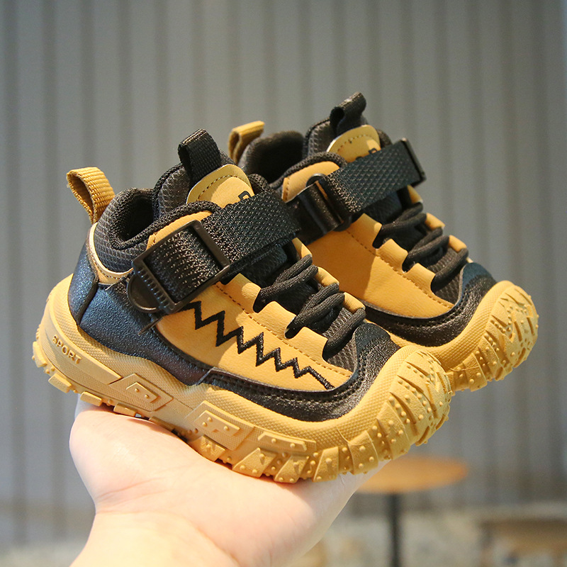 Spring and autumn new children's sports shoes light soft-soled boys and girls leisure hiking shoes running shoes suitable for daily leisure outdoor running wear.