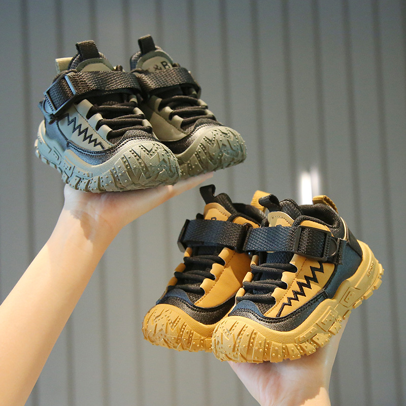 Spring and autumn new children's sports shoes light soft-soled boys and girls leisure hiking shoes running shoes suitable for daily leisure outdoor running wear.