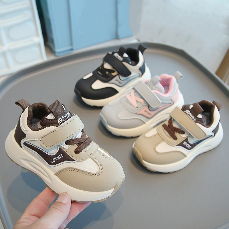 The new children's sports shoes are light and soft-soled. hook and loop boys' and girls' leisure sports shoes Forrest Gump shoes are suitable for daily leisure outdoor sports and running.