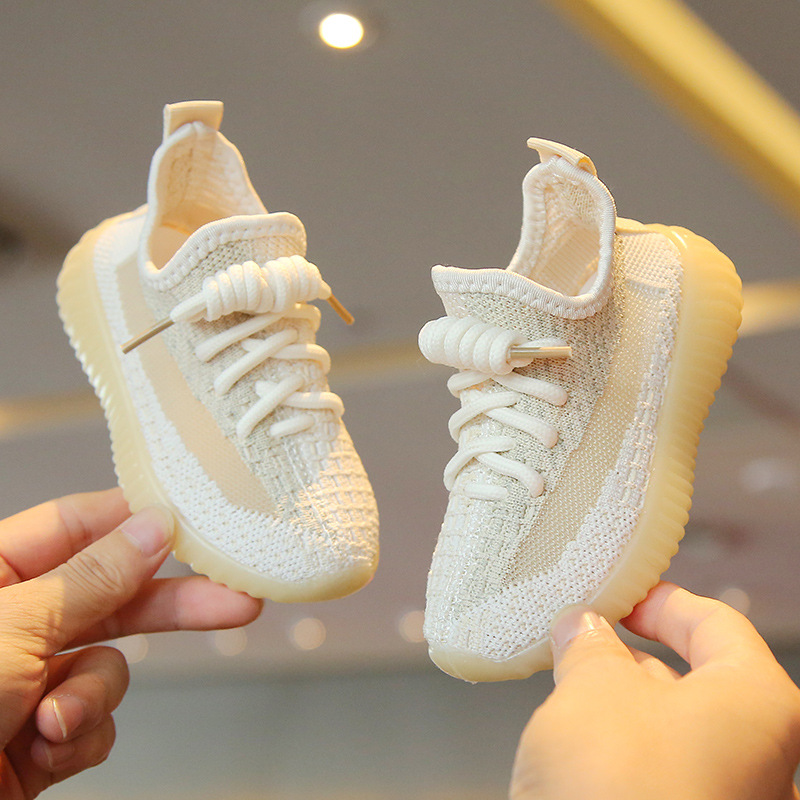 New children's sports shoes breathable mesh soft bottom boys and girls casual light sports shoes coconut shoes suitable for daily leisure outdoor running wear.
