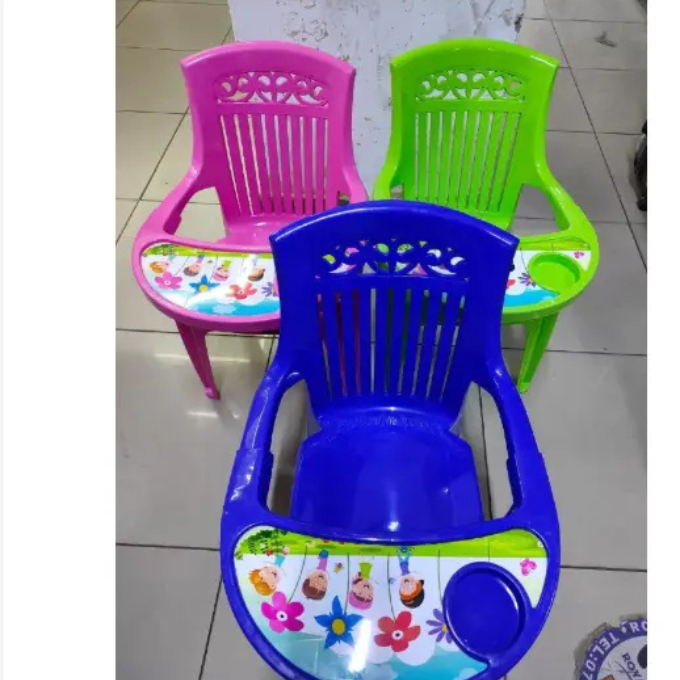 🥢Baby Feeding Chair KEY FEATURES The high chair folds flat and stands upright when folded, making it easy to store, even in small rooms Highly secure thanks to its 5-point safety harness Plastic tray