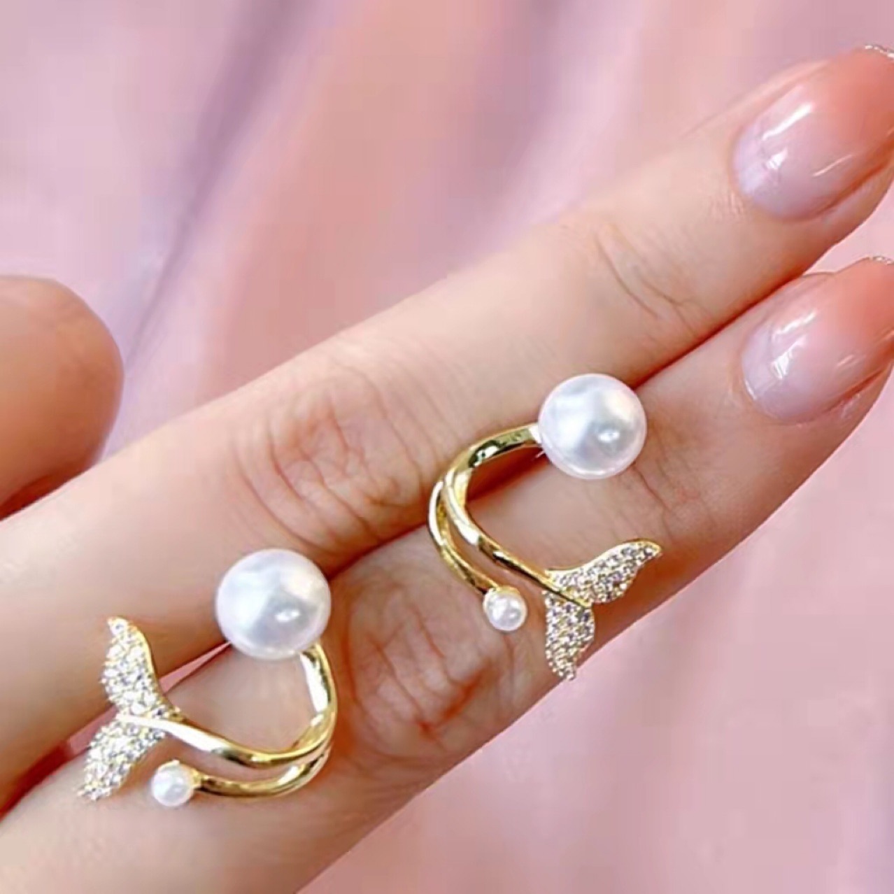 Elegant and exquisite Fish-tail Pearl Decorative Stud Earrings/ EarringsWomen's Fashion Accessories