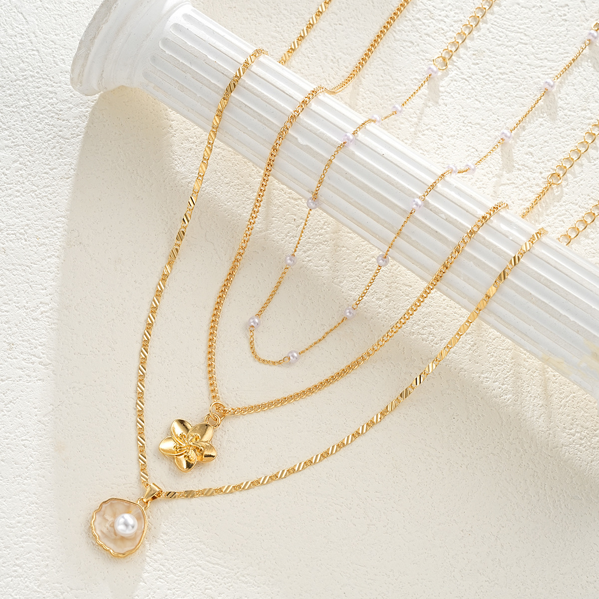 3pcs set  Stackable Gold Necklace Set, Pearl Choker, Flower Pendant & Shell Pearl Chain, Women’s fashion jewelry