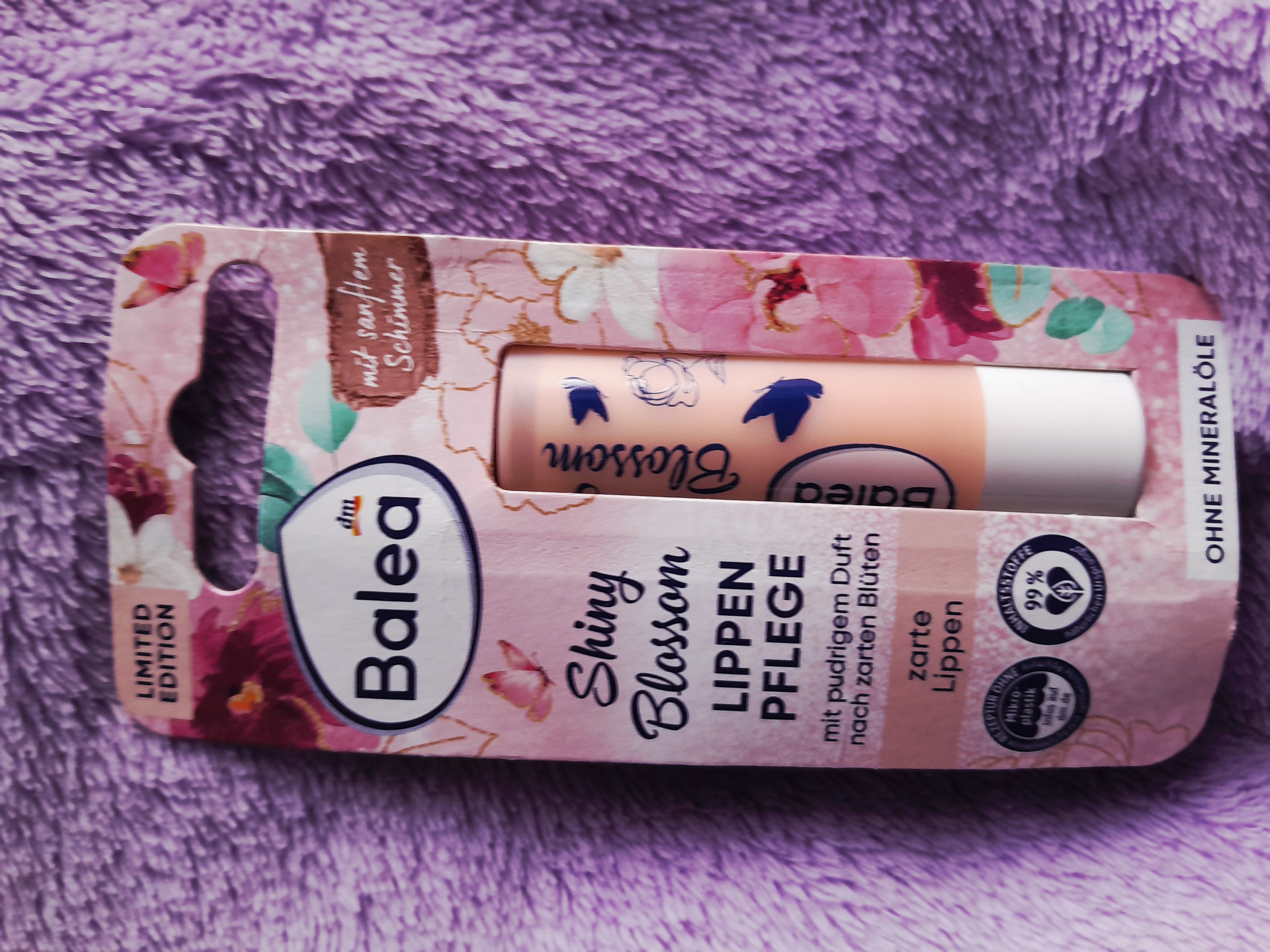 Balea Shiny Blossom Lippenpflege (4.8g) limited edition lip balm view 2