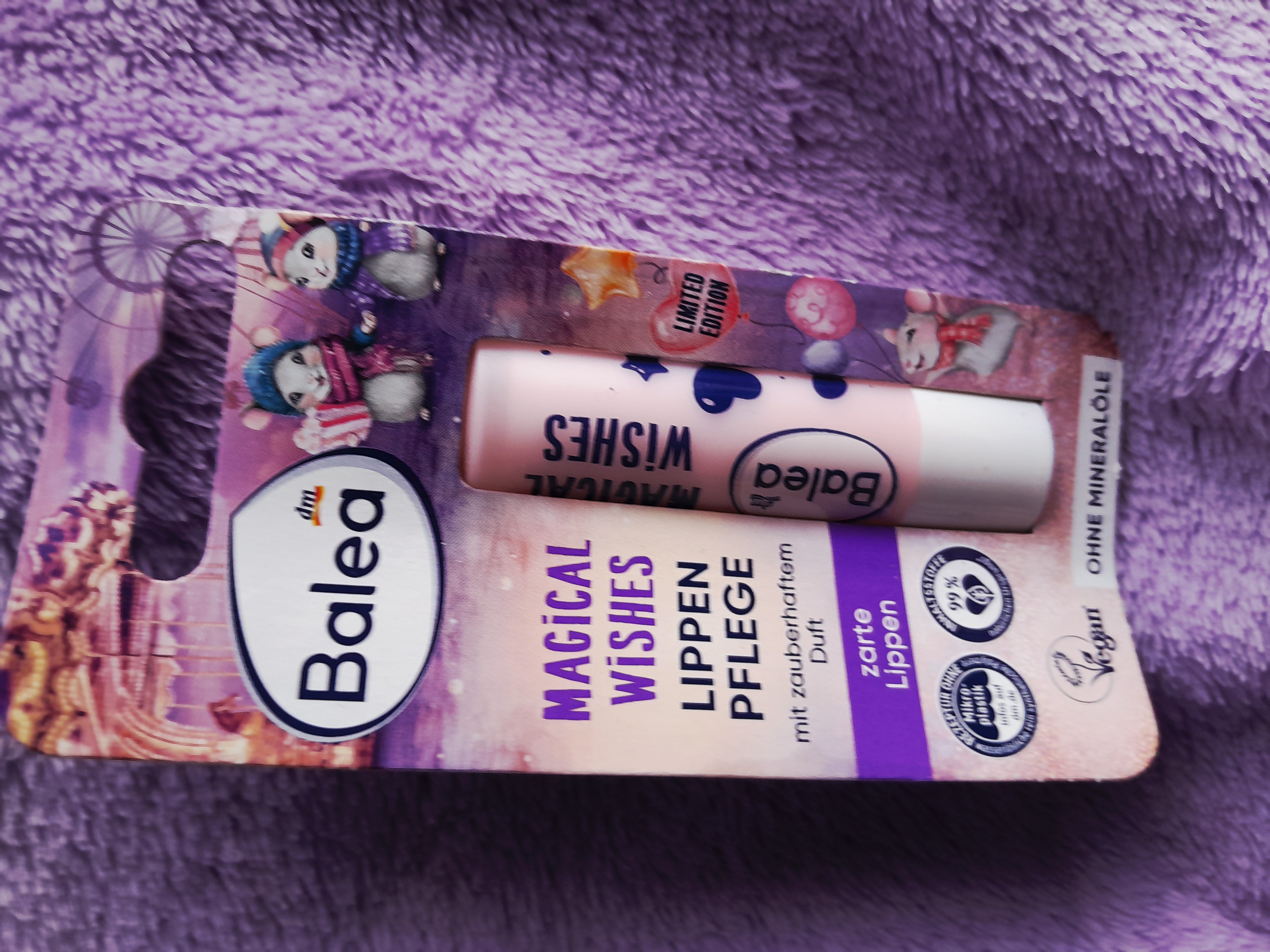 Balea magical wishes Lippenpflege (4.8g)

lipbalm view 2