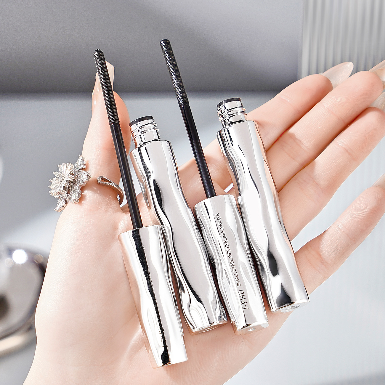 Eye black thick curling eyelash eyeliner waterproof, sweat proof, eyelash extension and curl, no stains, recommended