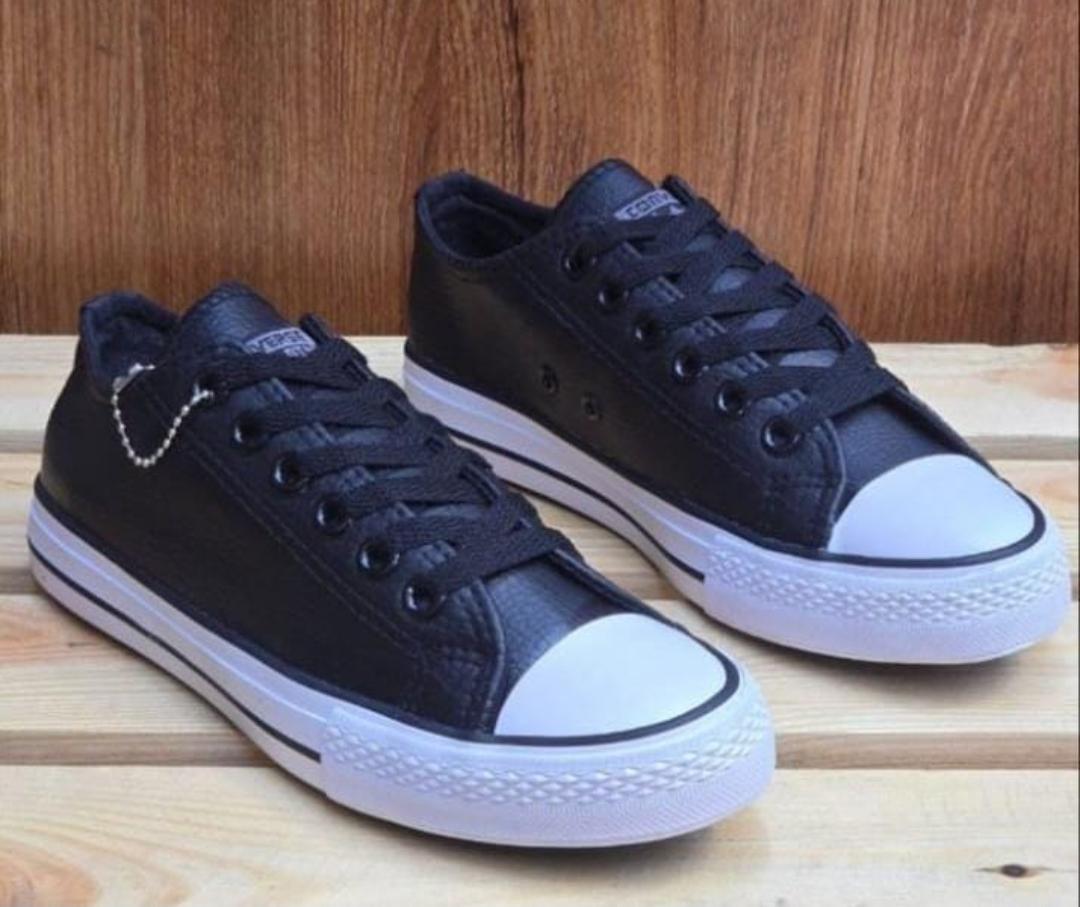 Canvas Leather Low-Top Sneakers – Premium Classic Comfort