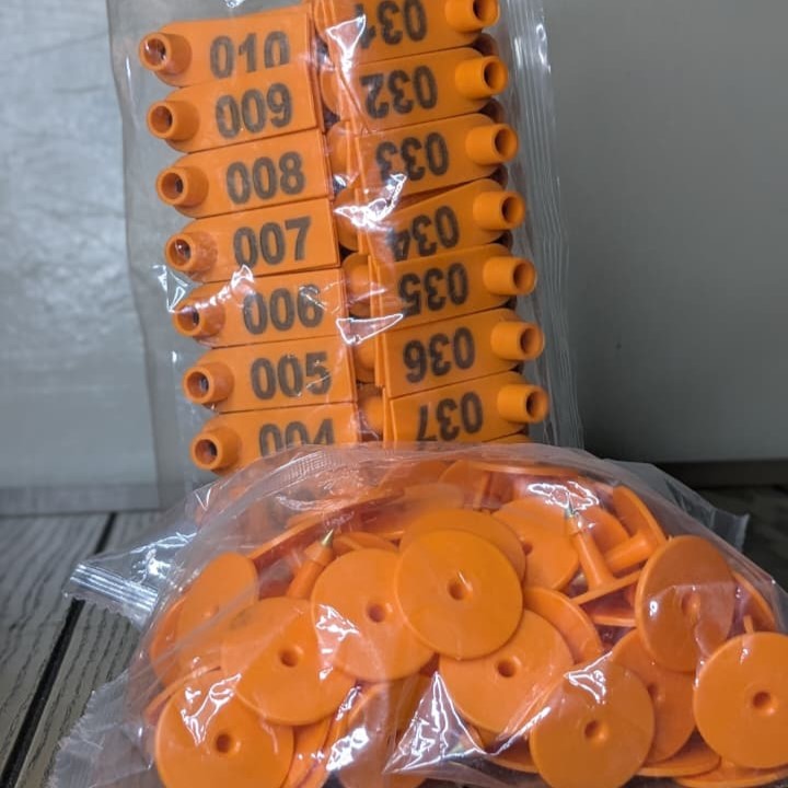Sheep/Goat/rabbit Numbered Self-Applicable Folding Slim Ear Tags for Livestock (Pack of 100) Serialized. Quality Numbered Ear Tags.