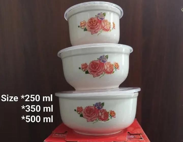 Rashnik RN-8049 ceramic bowl set — a stunning 3-piece collection designed with charming floral patterns and matching lids for a classy finish. Perfect for serving, storing, or presenting your favorite