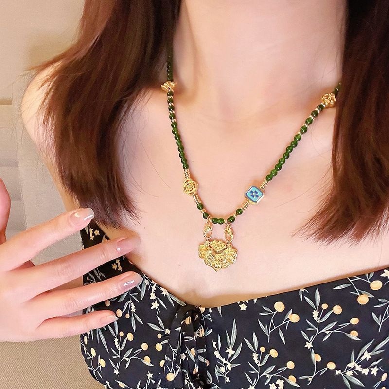 Original Vintage Gilded Koi Fish Peace Lock Pendant Natural Pearl Shell Necklace for Women Retro Chinese Style Minimalist Jewelry