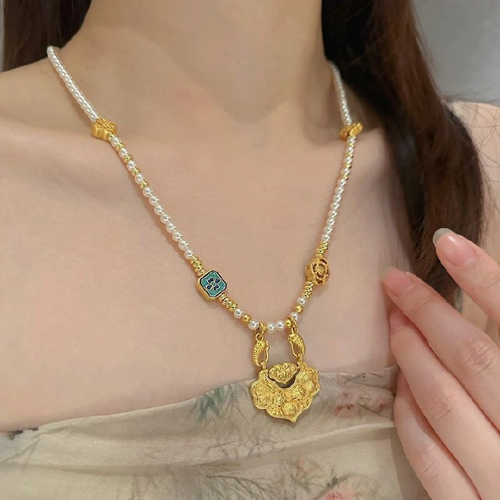 Original Vintage Gilded Koi Fish Peace Lock Pendant Natural Pearl Shell Necklace for Women Retro Chinese Style Minimalist Jewelry
