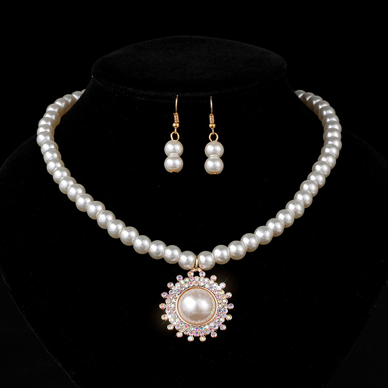 Luxury Bestseller  Fashion Chinese style jewelry set with niche design and premium texture Matches exquisite flower stud earrings and elegant pearl necklace perfect for women to wear at banquets