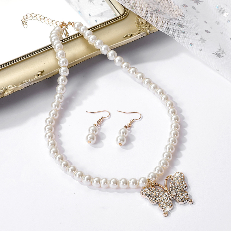 Luxury Bestseller  Fashion Chinese style jewelry set with niche design and premium texture Matches exquisite flower stud earrings and elegant pearl necklace perfect for women to wear at banquets