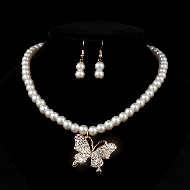 Luxury Bestseller  Fashion Chinese style jewelry set with niche design and premium texture Matches exquisite flower stud earrings and elegant pearl necklace perfect for women to wear at banquets