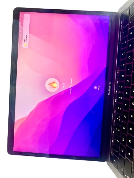 silicon Apple MacBook Pro A1706 13-Inch Retina (Intel Core i7 / 16GB RAM / 4 Thunderbolt Ports) 
macOS Monterey + Windows 11 Pro Activated 

FREE STICKER, 
FREE COVER 
FREE MOUSE 
FREE OEM TYPE C HUB