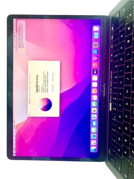 silicon Apple MacBook Pro A1706 13-Inch Retina (Intel Core i7 / 16GB RAM / 4 Thunderbolt Ports) 
macOS Monterey + Windows 11 Pro Activated 

FREE STICKER, 
FREE COVER 
FREE MOUSE 
FREE OEM TYPE C HUB