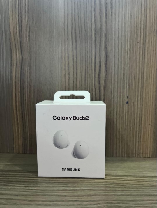 Samsung Galaxy Buds2 WHITE True Wireless Earbuds – Active Noise Cancelling, Bluetooth 5.2, AKG Sound, Wireless Charging Case, Crystal Clear Calls