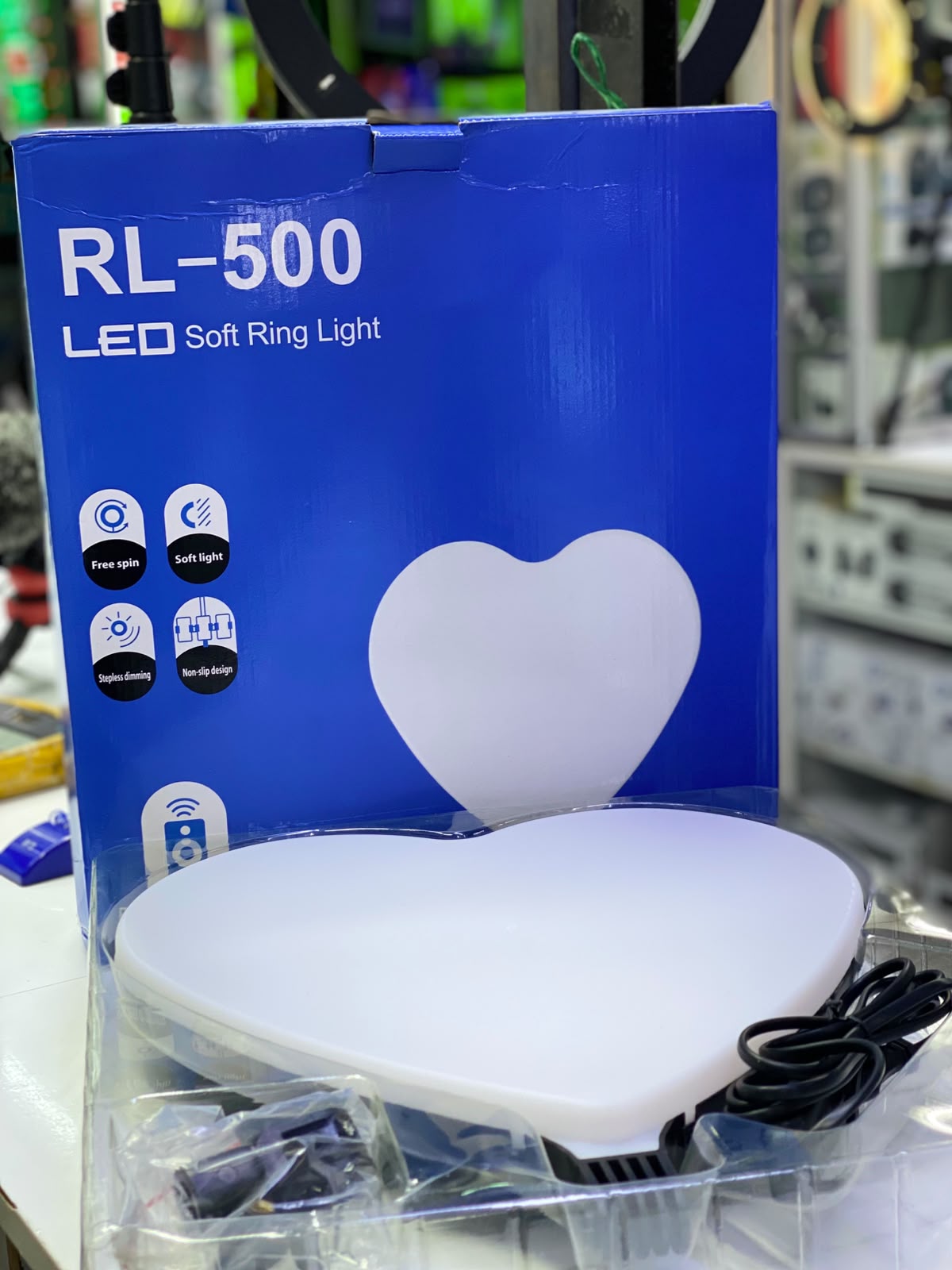 RL-500 Heart-Shaped LED Soft Fill Light with Remote Control, 3 Colour Modes and Phone Holder