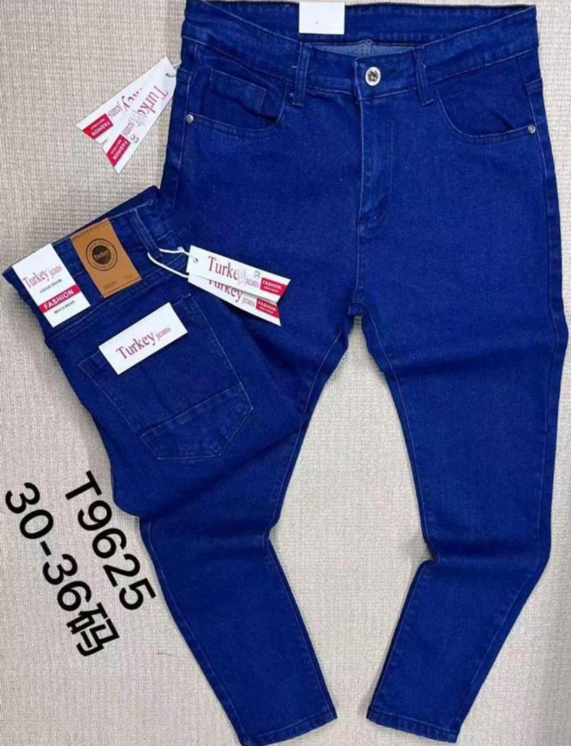 fitting blue jeans size 31 + a pair of ankle socks