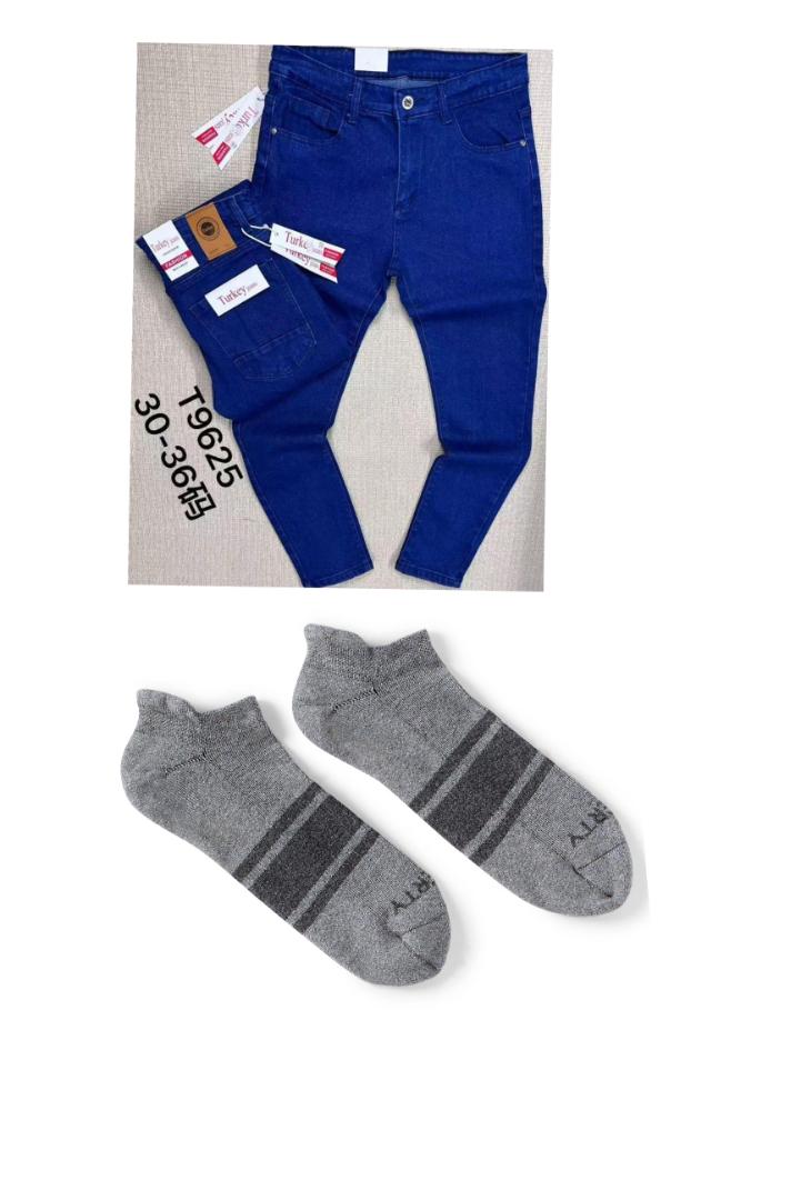 fitting blue jeans size 31 + a pair of ankle socks