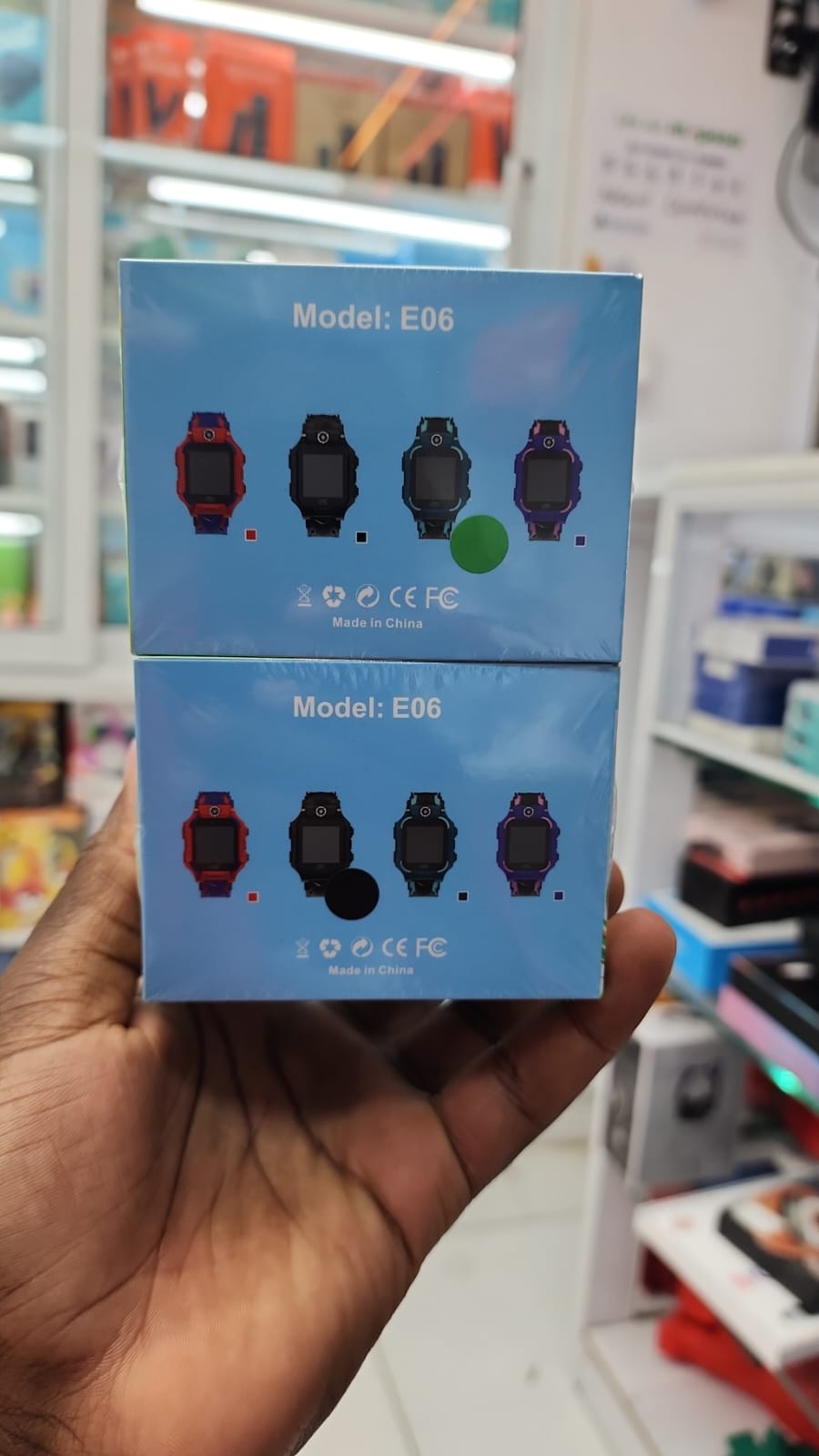 ⌚ Q12 Kids Smart Watch 📱👧👦 Keep your child connected, safe, and entertained with the Q12 Kids Smart Watch. Featuring GPS tracking, two-way calling, SOS emergency support, camera, flashlight, and p