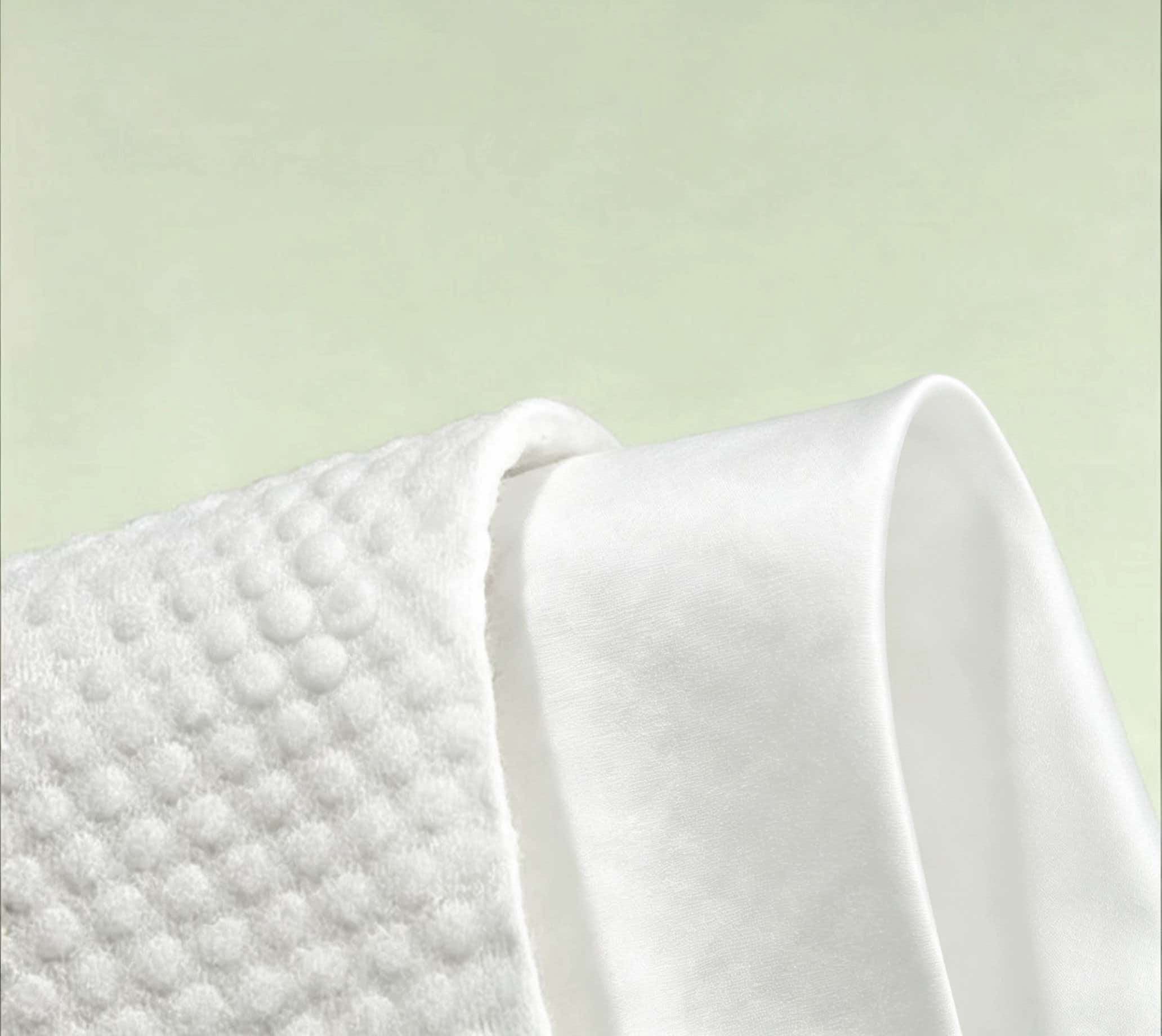 Hanging Disposable Cotton Face Towels, Large Family Pack, Bottom Dispensing Facial Cleansing Cloths, Wall Mount Soft Cotton Towels for Beauty Salon