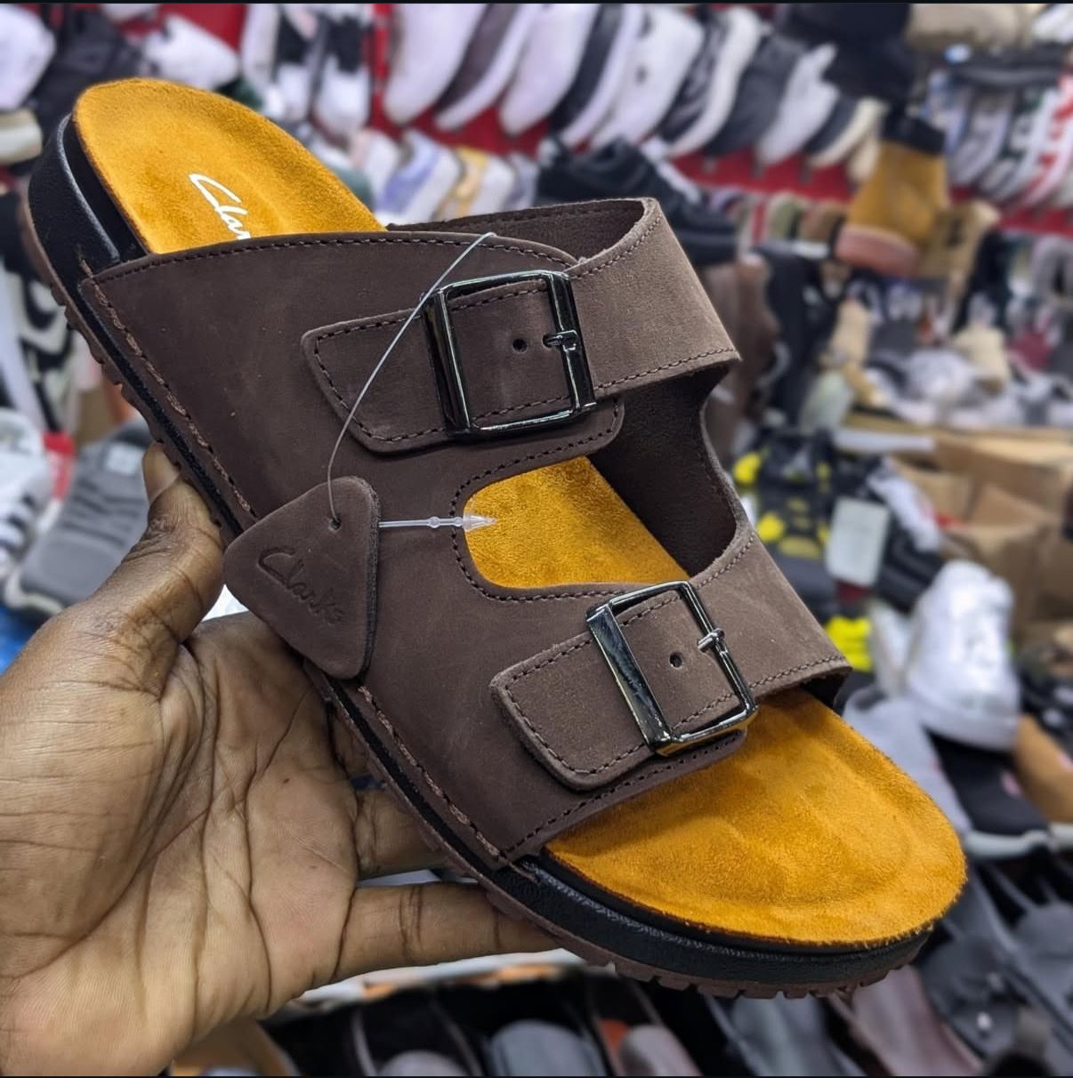 ⚡️HIGH QUALITY CLARK'S ORIGINAL MENS SANDALS❤️LATEST/NEW ARRIVAL OPEN MEN SUMMERS WEAR SUPER CLASSIC HARD SOLE SHOE PREVENTING ANY WEAPON FORMED AGAINST YOU ❤️‍🔥Cute and classy as pictured⚡️💯