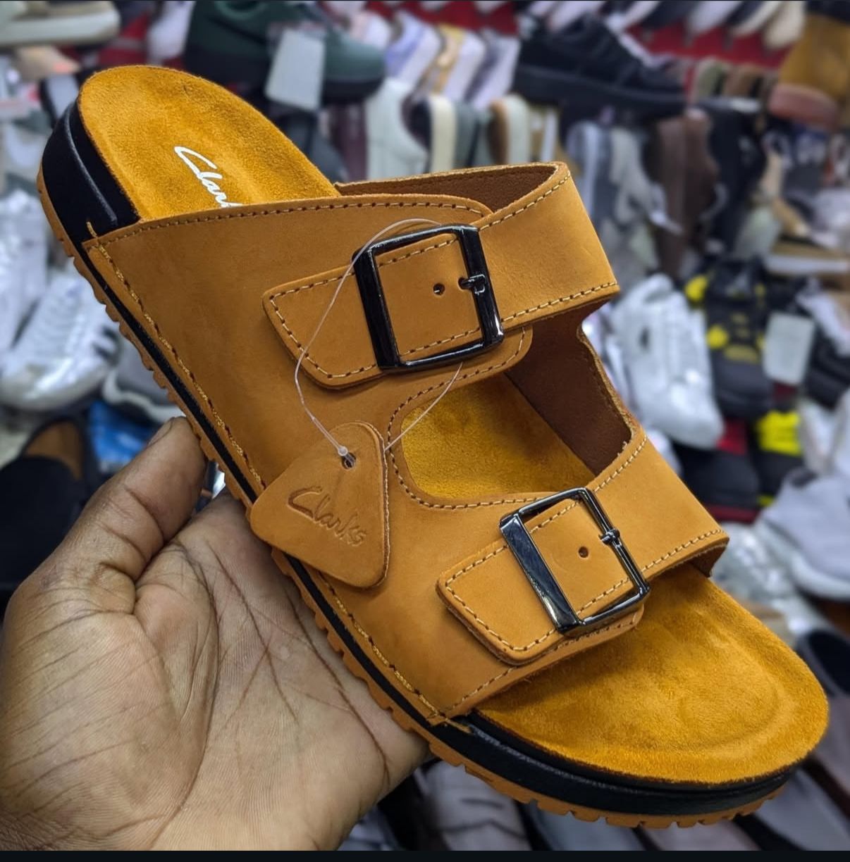 ⚡️HIGH QUALITY CLARK'S ORIGINAL MENS SANDALS❤️LATEST/NEW ARRIVAL OPEN MEN SUMMERS WEAR SUPER CLASSIC HARD SOLE SHOE PREVENTING ANY WEAPON FORMED AGAINST YOU ❤️‍🔥Cute and classy as pictured⚡️💯