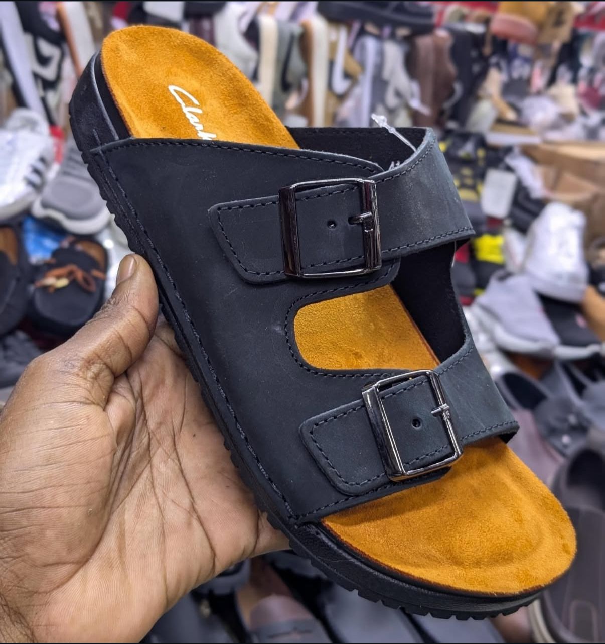 ⚡️HIGH QUALITY CLARK'S ORIGINAL MENS SANDALS❤️LATEST/NEW ARRIVAL OPEN MEN SUMMERS WEAR SUPER CLASSIC HARD SOLE SHOE PREVENTING ANY WEAPON FORMED AGAINST YOU ❤️‍🔥Cute and classy as pictured⚡️💯