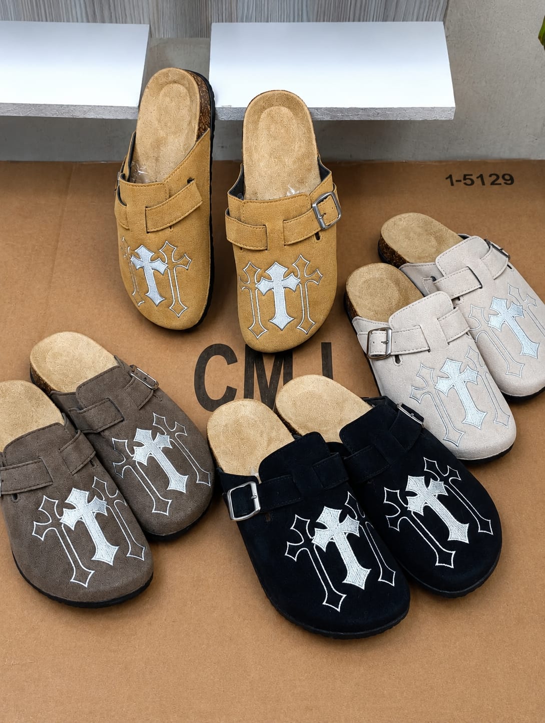 ⚡MENS CLOGS WITH MINIMALISTIC STYLING⚡ High Quality NEW ARRIVAL MENS CUTE CLOGS ⚡SUEND MATERIAL all time wearing fashioned clog sandal shoes🔥Easy walk with and very cute as in picture🥰😘