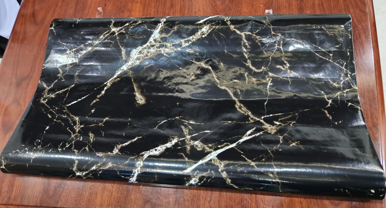 Marble contact papers that are self adhesive, vinyl contact paper in size 60cm by 2M, perfect for walls, furniture, kitchen counters, bathroom counters, tables, anything you want to cover