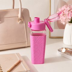 Square Sports Water Bottle - 700ml Cute Pink Style Fitness Cup with Protective Quilted Sleeve, Flip-Top Lid & Integrated Portable Handle