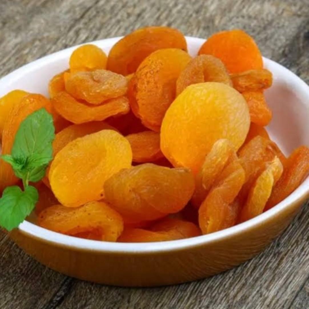 SUN-RIPENED DRIED PREMIUM JUMBO APRICOTS