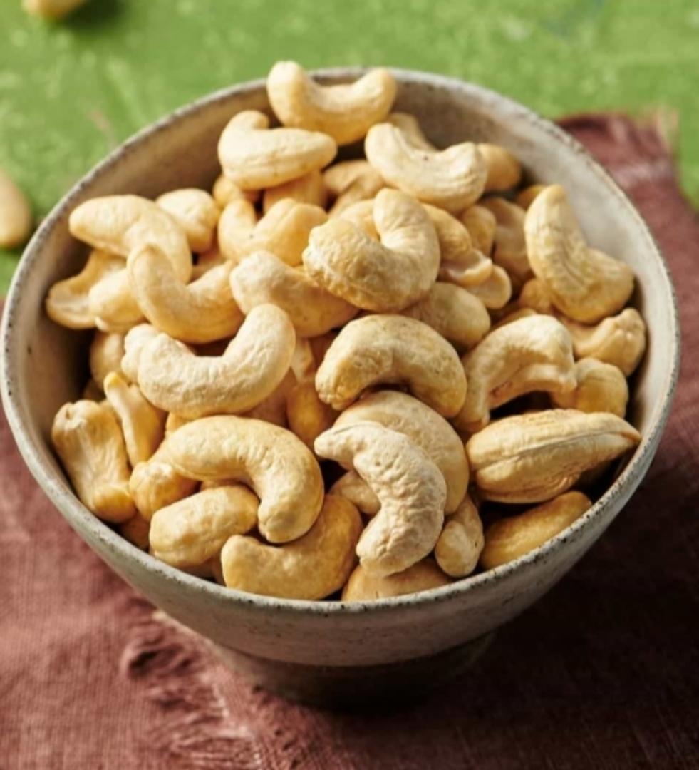 RAW NATURAL JUMBO CASHEW NUTS