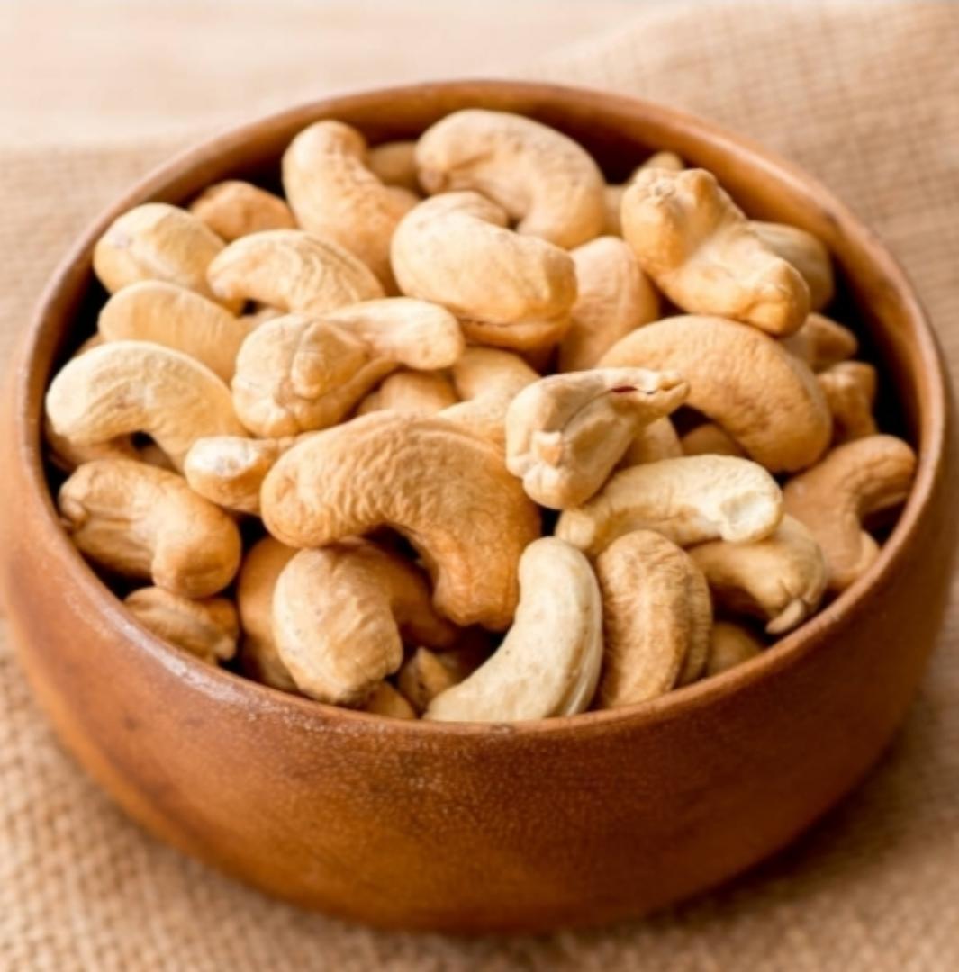 DELICIOUS ROASTED SALTED CASHEW NUTS