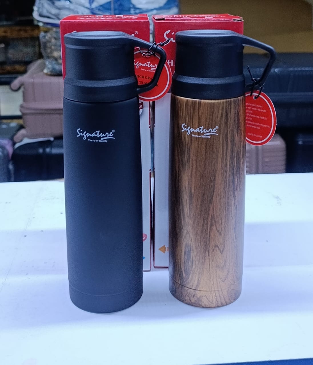 Unbreakable signature  flask. 
Signature 1 litre Unbreakable Vacuum Flask long lasting easy to clean classy model with double well insulated layers