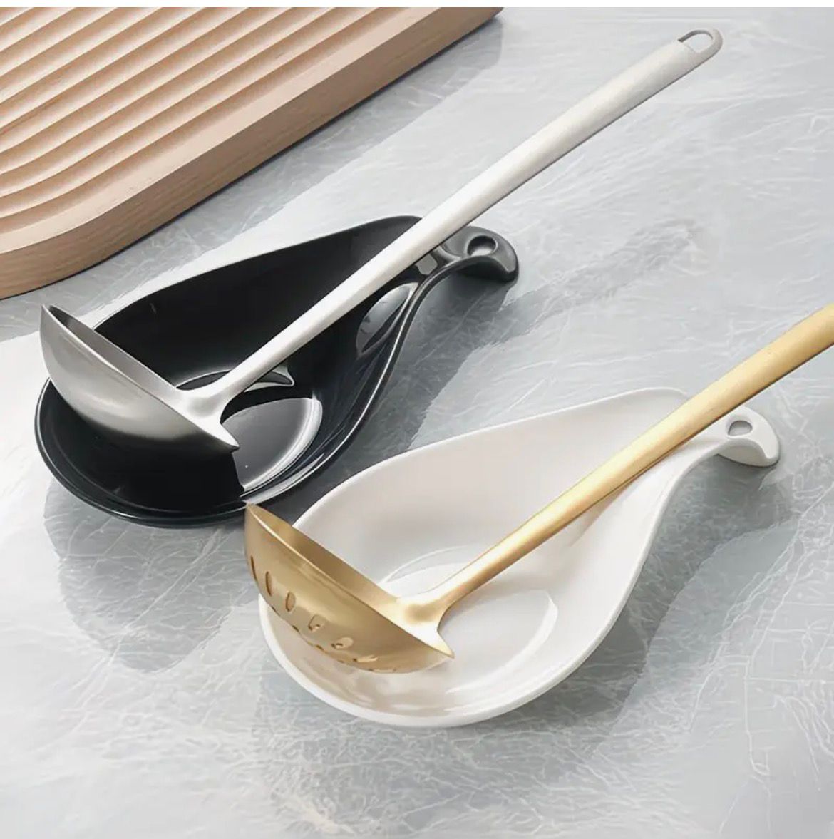 SPOON REST PP FOOD-GRADE

Glossy black finish that looks modern in any kitchen. Has a hanging hole for easy storage too.