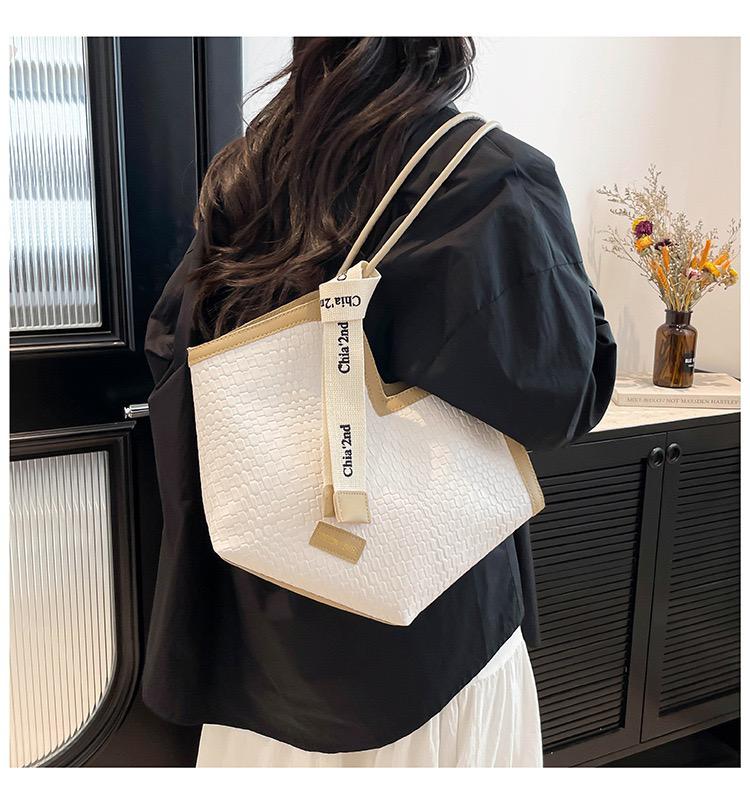 ⚡HIGH QUALITY ladies shoulder bags ⚡ holds a lot of space enough for laptop, lunchbox , documents has double-stitched handles to be able to hold things Easy to wash and clean.can be used well⚡