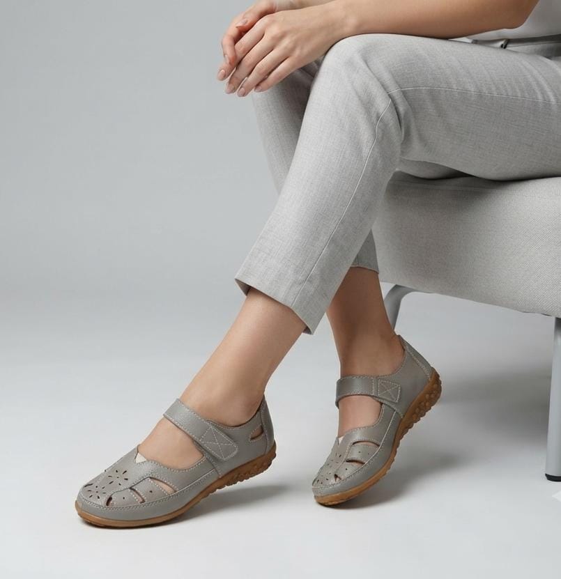 🔥FANCY Comfort Mary Jane Shoes 🔥feature a breathable cutout design, soft cushioned insole, adjustable hook-and-loop strap, and flexible non-slip sole. Perfect for daily wear, walking, and all-day🔥