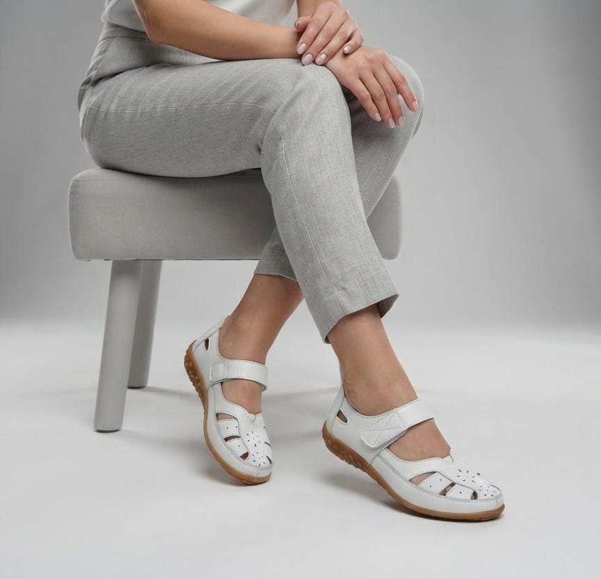 🔥FANCY Comfort Mary Jane Shoes 🔥feature a breathable cutout design, soft cushioned insole, adjustable hook-and-loop strap, and flexible non-slip sole. Perfect for daily wear, walking, and all-day🔥