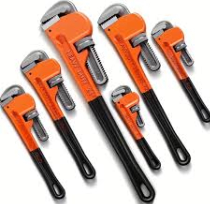 Heavy duty adjustable pipe wrench made of industrial premium carbon steel. Features serrated anti-slip jaw teeth for plumbing, valves, and gas pipes.