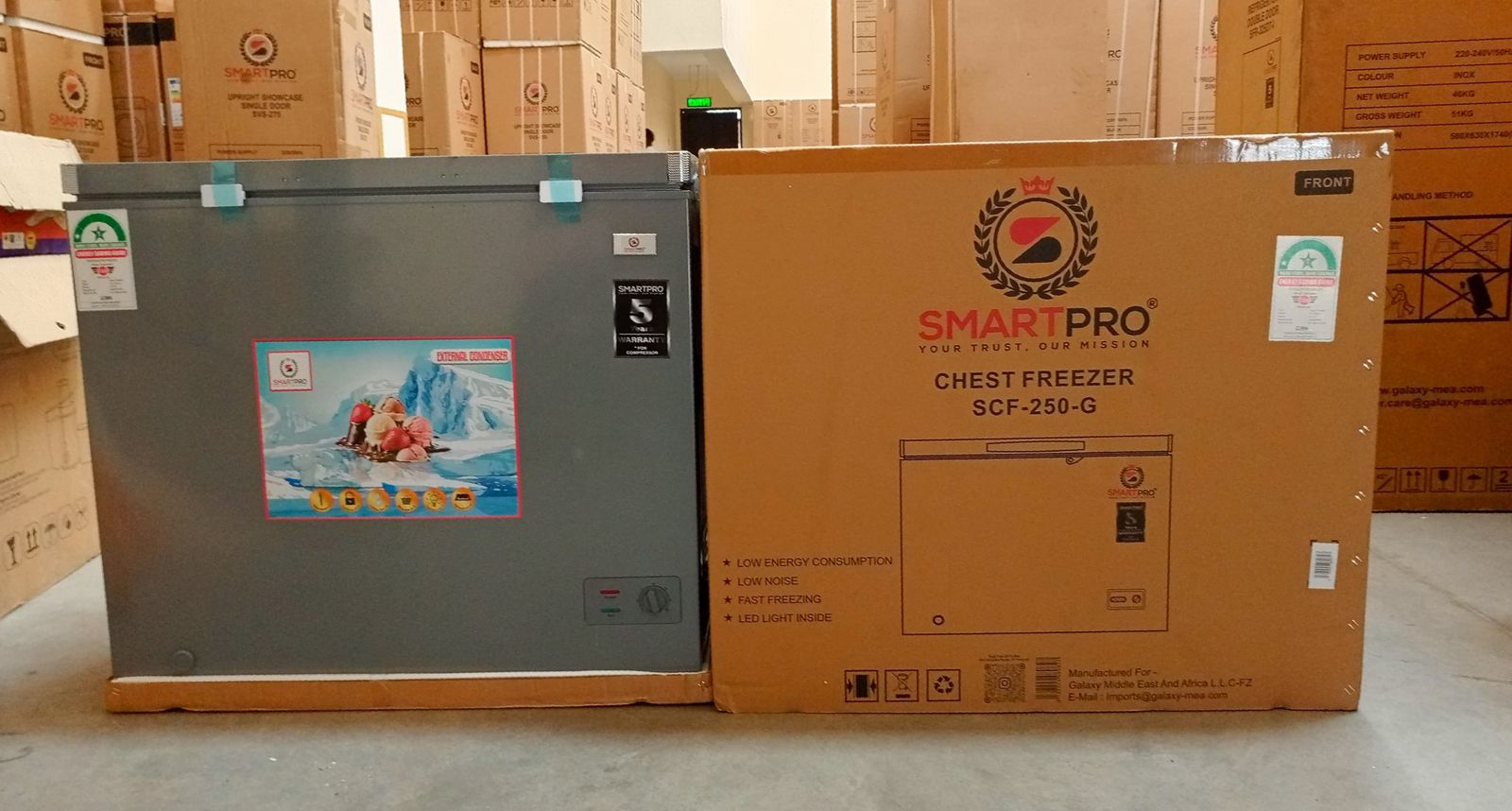 Chest Freezer 110 Litres SCF-150G Energy Saving Fast Cooling Compact Storage Adjustable Temperature Low Noise Removable Basket Lockable Door Durable Home Shop Business Food Preservation