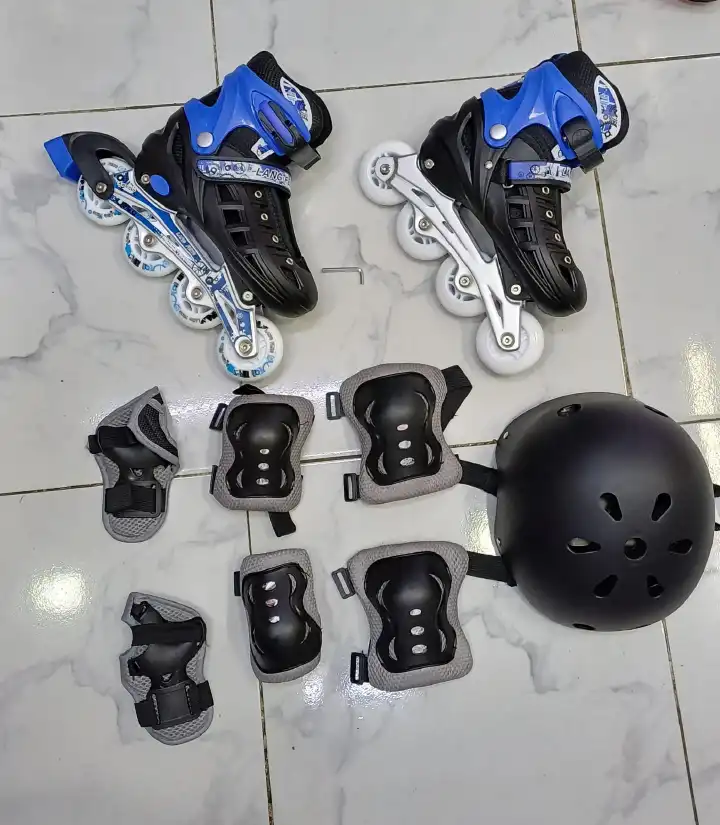 Complete Rubber-Wheel Inline Skating Set with Roller Skates, Ventilated Helmet, Knee Pads, Elbow Pads, Wrist Guards and Adjustment Key
